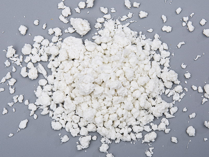 Spumam rudis materiae